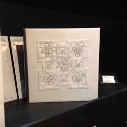 Album cuir et broderie
